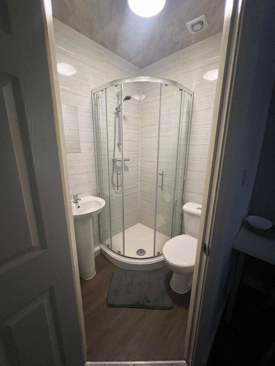Deluxe Ensuite Double Room With Ensuite Coventry Exterior foto